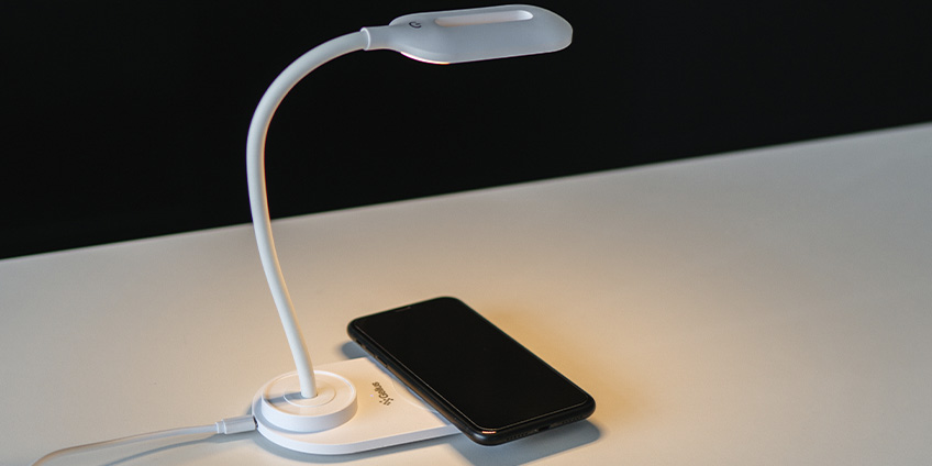 Розумна настільна лампа: як вибрати розумний світильник і в чому його профіт