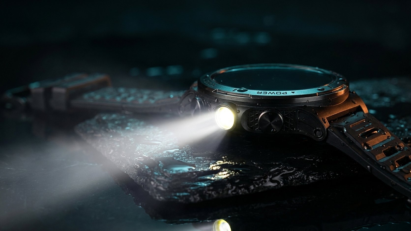 Gelius Amazwatch Energy with a separate LED flashlight on the case