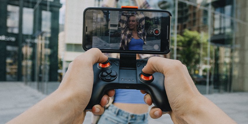 How to choose a gamepad for smartphone and PC?