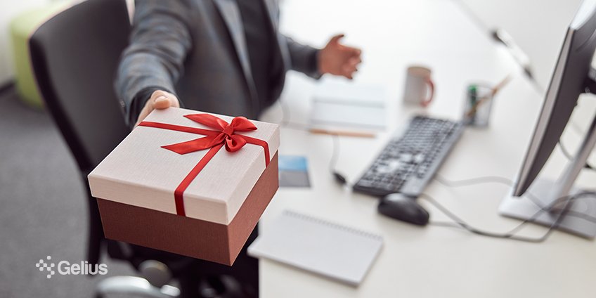 Навіщо дарувати корпоративні подарунки